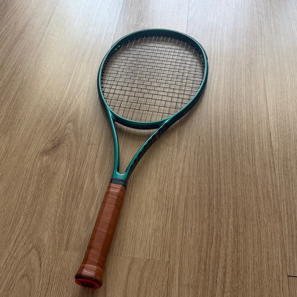 Wilson Men's Wilson BLADE Tennis Racket 4 41/2V9 Unisex leather grip excellent